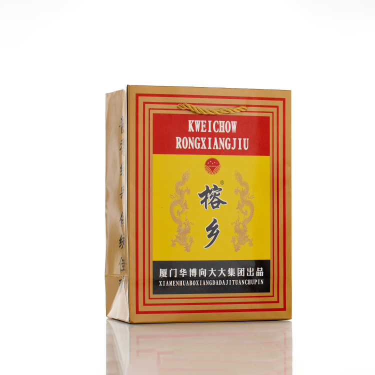 【李总推荐 茅台镇榕乡白酒（250ml）】华博向大大集团出品，茅台镇传统佳酿，酒质粘稠，酒花均匀，细腻且经久不散，纯正的酱香老酒，酒质晶莹剔透，倒酒粘稠成线状，挂杯明显，好喝的酱香老酒，酱香浓郁，入口柔顺，回味悠长，好喝不上头
