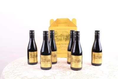 【法国拉贡葡萄酒，1箱6瓶】来自法国AOC葡萄产区，橡木桶匠心酿制，经过橡木桶酿制的葡萄酒具有浓厚的橡木桶香气，从而会越显浓厚的酿制气息，口感醇厚，果香浓郁，所有味觉平衡的刚刚好